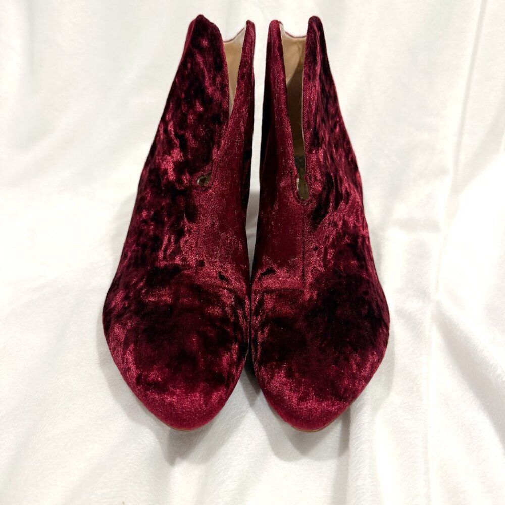 Vince Camuto Evanata Crushed Velvet Merlot Red Ankle Booties 9.5 Festive Vamp - Picture 3 of 9